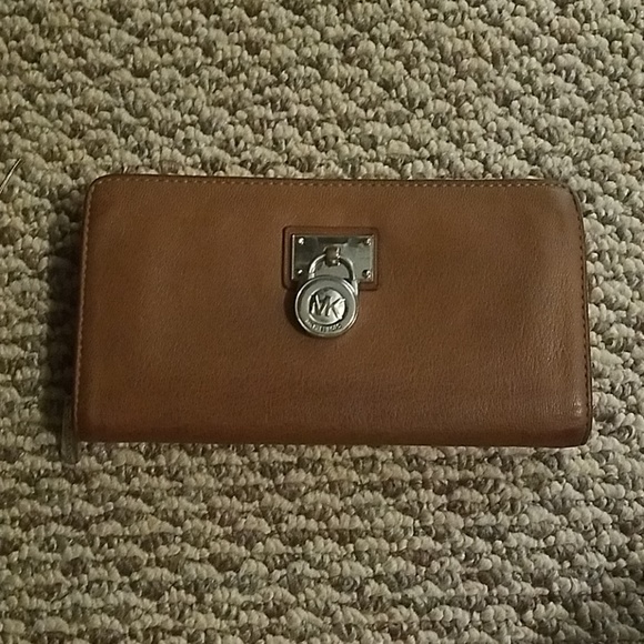 Micheal Kors Wallet - Picture 1 of 6